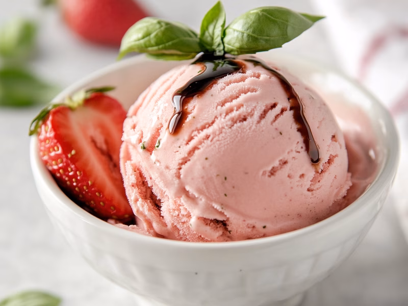 Helado de Fresa, Balsámico y Albahaca